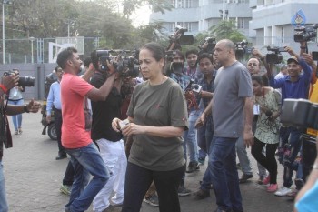 Celebrities Cast Their Vote in BMC Election 2017 - 26 of 54