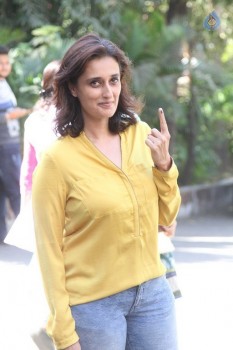 Celebrities Cast Their Vote in BMC Election 2017 - 27 of 54