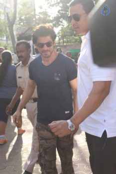 Celebrities Cast Their Vote in BMC Election 2017 - 40 of 54