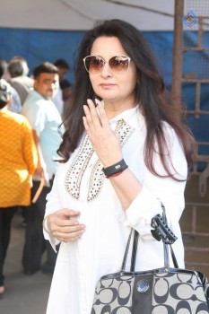 Celebrities Cast Their Vote in BMC Election 2017 - 41 of 54