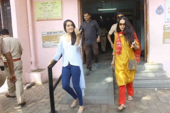 Celebrities Cast Their Vote in BMC Election 2017 - 48 of 54