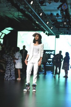Celebrities Snapped on Day 3 of LFW Summer Resort 2016 - 36 of 57
