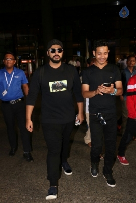 Celebrities Spotted at Airport - 25 of 41