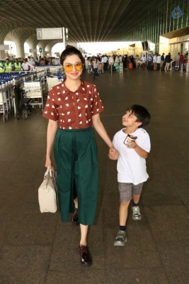 Celebrities Spotted at Airport - 31 of 42