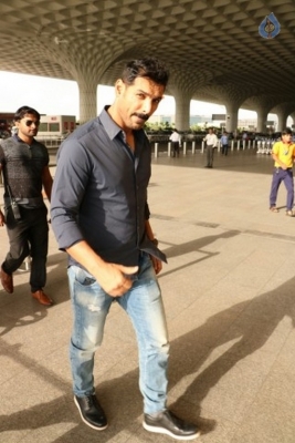 Celebrities Spotted at Airport - 7 of 21