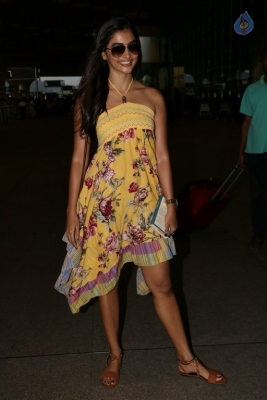 Celebrities Spotted at Airport - 26 of 32