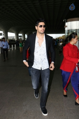 Celebrities Spotted at Airport - 28 of 32