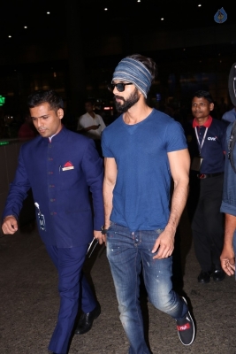 Celebrities Spotted At Airport - 4 of 21