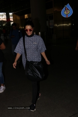 Celebrities Spotted at Airport Photos - 40 of 54
