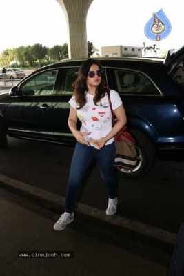 Celebrities Spotted at Airport Photos - 48 of 54