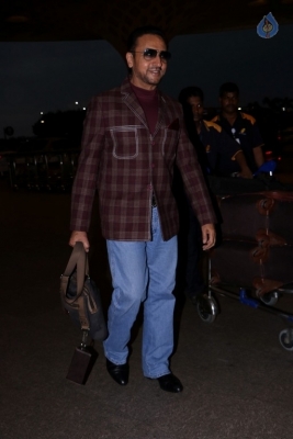 Celebrities Spotted at Mumbai Airport - 42 of 42