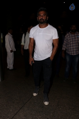 Celebrities Spotted at Mumbai Airport - 27 of 42