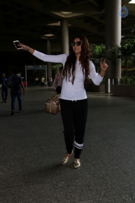 Celebrities Spotted at Mumbai Airport - 28 of 42