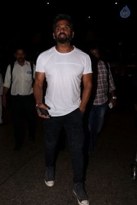 Celebrities Spotted at Mumbai Airport - 31 of 42