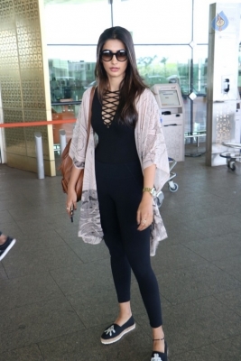 Celebrities Spotted at Mumbai Airport - 33 of 42
