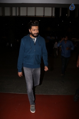 Celebrities Spotted at Mumbai Airport - 38 of 42