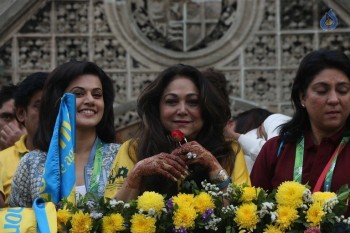 Celebrities Spotted at The Mumbai Marathon 2017 - 13 of 26