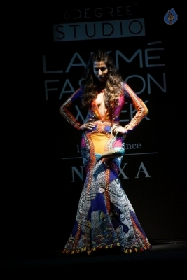 Chitrangada Singh Walks the Ramp at LFW 2017 - 19 of 27