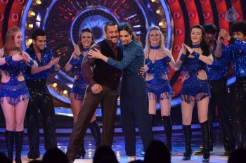 Deepika and Salman at Bigg Boss 9 House - 5 of 6