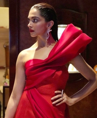 Deepika Padukone At The MET Gala 2018 - 4 of 13