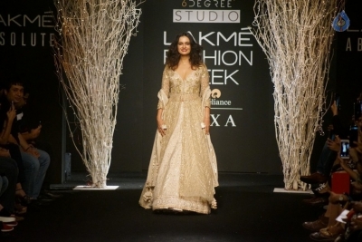 Dia Mirza at LFW Winter Festive 2017 - 8 of 21