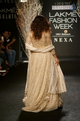 Dia Mirza at LFW Winter Festive 2017 - 9 of 21