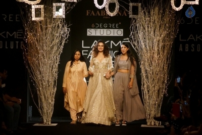 Dia Mirza at LFW Winter Festive 2017 - 10 of 21