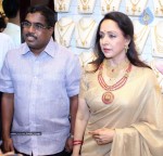 Hema Malini Inaugurates Malabar Store - 12 of 18