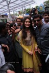 Kareena Heroine Music Launch at Siddhivinayak Temple - 1 of 45