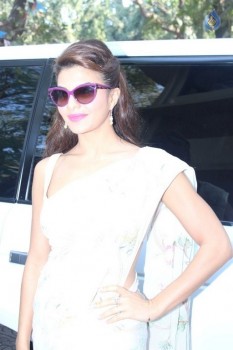 Jacqueline gets Felicitated at Mumbai University  - 28 of 50