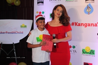 Kangana Celebrating Christmas With Smile Foundation Kids - 5 of 14