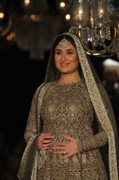 Kareena Kapoor at LFW Winter Festive 2016 - 1 of 42