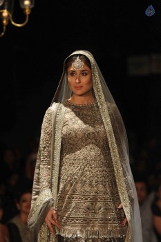 Kareena Kapoor at LFW Winter Festive 2016 - 6 of 42
