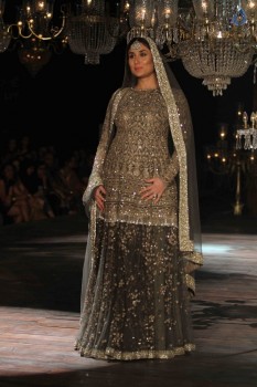 Kareena Kapoor at LFW Winter Festive 2016 - 13 of 42