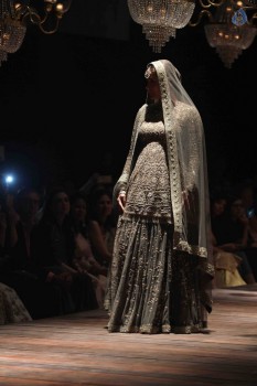 Kareena Kapoor at LFW Winter Festive 2016 - 14 of 42