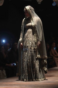Kareena Kapoor at LFW Winter Festive 2016 - 15 of 42