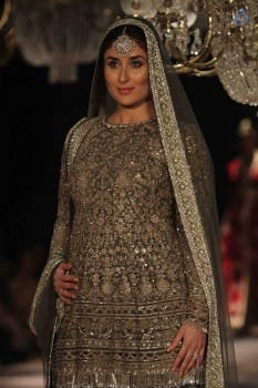 Kareena Kapoor at LFW Winter Festive 2016 - 18 of 42