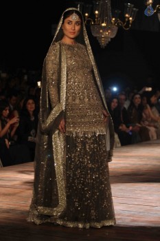 Kareena Kapoor at LFW Winter Festive 2016 - 19 of 42