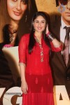 Kareena Honours Bollywood Bodyguards - 8 of 24
