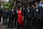 Kareena Honours Bollywood Bodyguards - 20 of 24