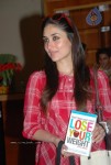 Kareena Kapoor promotes Rujuta Diwekar's diet book - 21 of 27