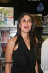 Kareena, Sharman n Madhavan at the Launch of '3 Idiots' script book - 40 of 69