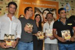 Kareena, Sharman n Madhavan at the Launch of '3 Idiots' script book - 37 of 69