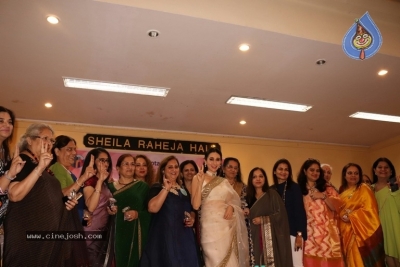 Karisma Kapoor Honoured With Extraordinary Women Award - 2 of 11