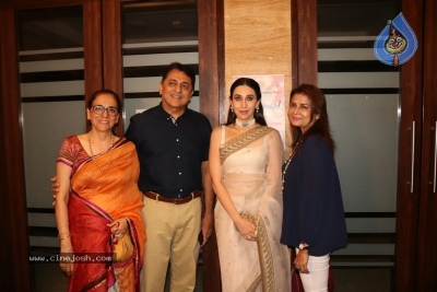 Karisma Kapoor Honoured With Extraordinary Women Award - 9 of 11