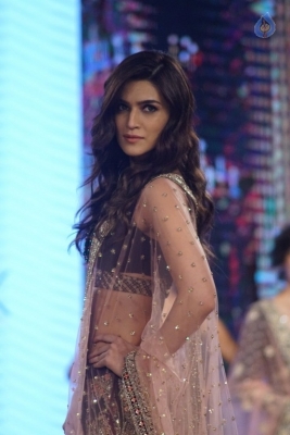 Kriti Sanon at Bomby Times Fashion Week 2017 - 12 of 21