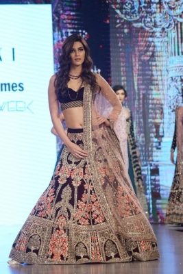 Kriti Sanon at Bomby Times Fashion Week 2017 - 13 of 21