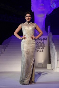 LFW Winter Festive 2015 Grand Finale Red Carpet - 3 of 30