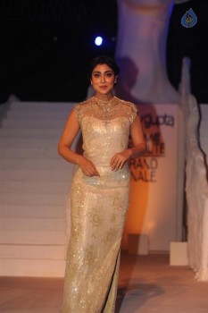 LFW Winter Festive 2015 Grand Finale Red Carpet - 27 of 30