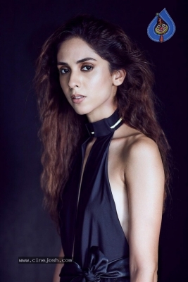 Model Pooja Bhamrah Photos - 6 of 6